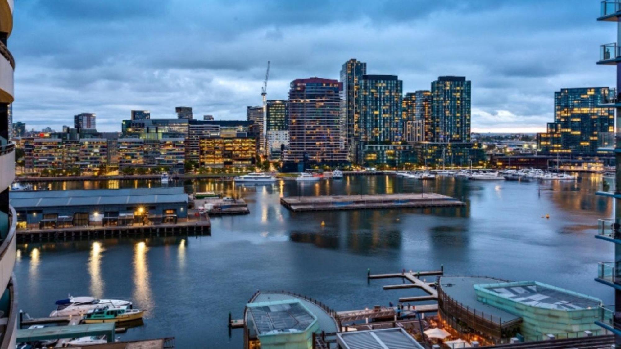 Docklands Cosy 1-Bedroom Apartment With Wifi, Gym, Pool & Garden Terrace. - Melbourne — Photos 2